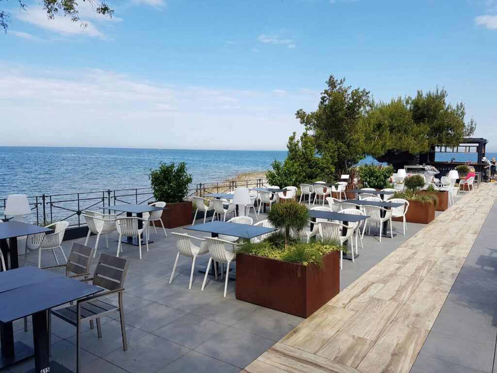 Restavracija Lounge bar Svetilnik, Izola - Beach Bar, Cafe, Cocktails, Pizza, Calamari, Terrace, Sea view