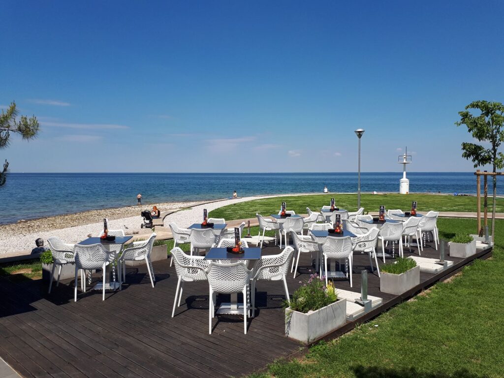Restavracija Lounge bar Svetilnik, Izola - Beach Bar, Cafe, Cocktails, Pizza, Calamari, Terrace, Sea view