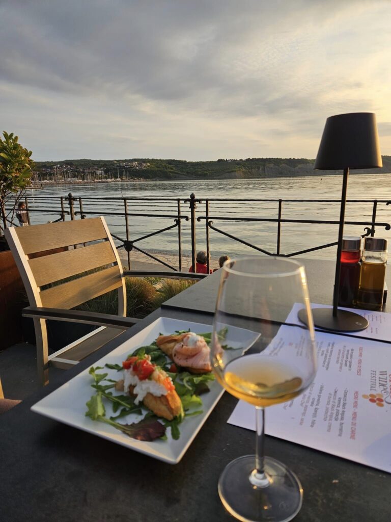 Restavracija Lounge bar Svetilnik, Izola - Beach Bar, Cafe, Cocktails, Pizza, Calamari, Terrace, Sea view