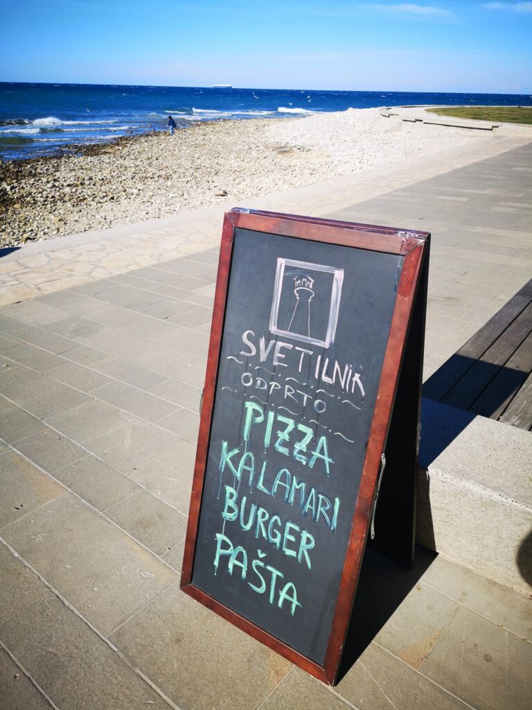 Restavracija Lounge bar Svetilnik, Izola - Beach Bar, Cafe, Cocktails, Pizza, Calamari, Terrace, Sea view