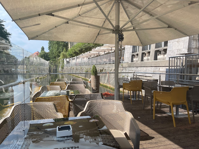 MAKALONCA Bar & Burger in Ljubljana - View of the UNESCO world heritage Triple Bridge and Prešeren Square