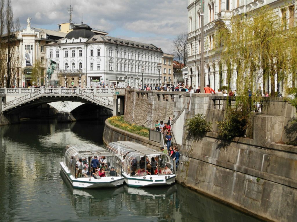 Ladjica - Ljubljana Boat Tour - Ladjica offers a tour of the city of Ljubljana from the river surface and Guided tours of the river