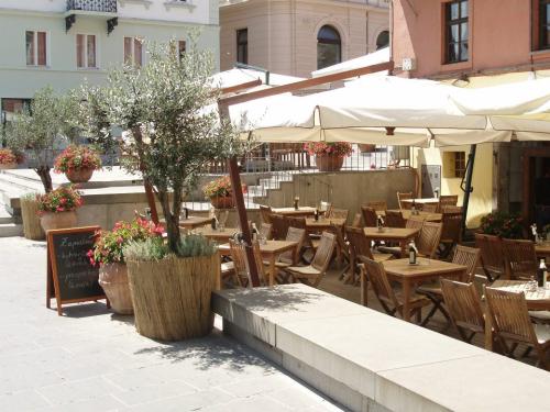 Ljubljanski Dvor Pizzeria - Wood-Fired Pizza