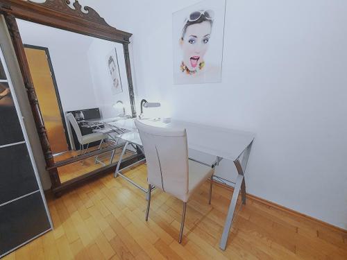 Bedroom-WorkingTable02