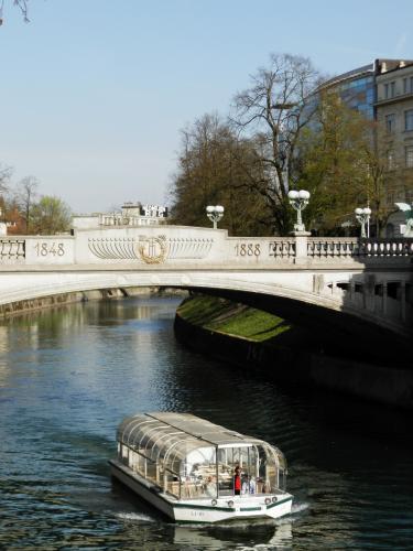 Ladjica - Ljubljana Boat Tour
