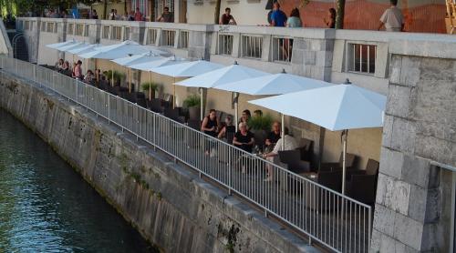 MAKALONCA Bar  Burger in Ljubljana