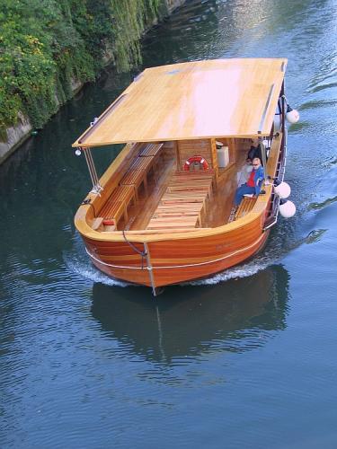 Barka LJUBLJANICA - Ljubljanica Boat Tour